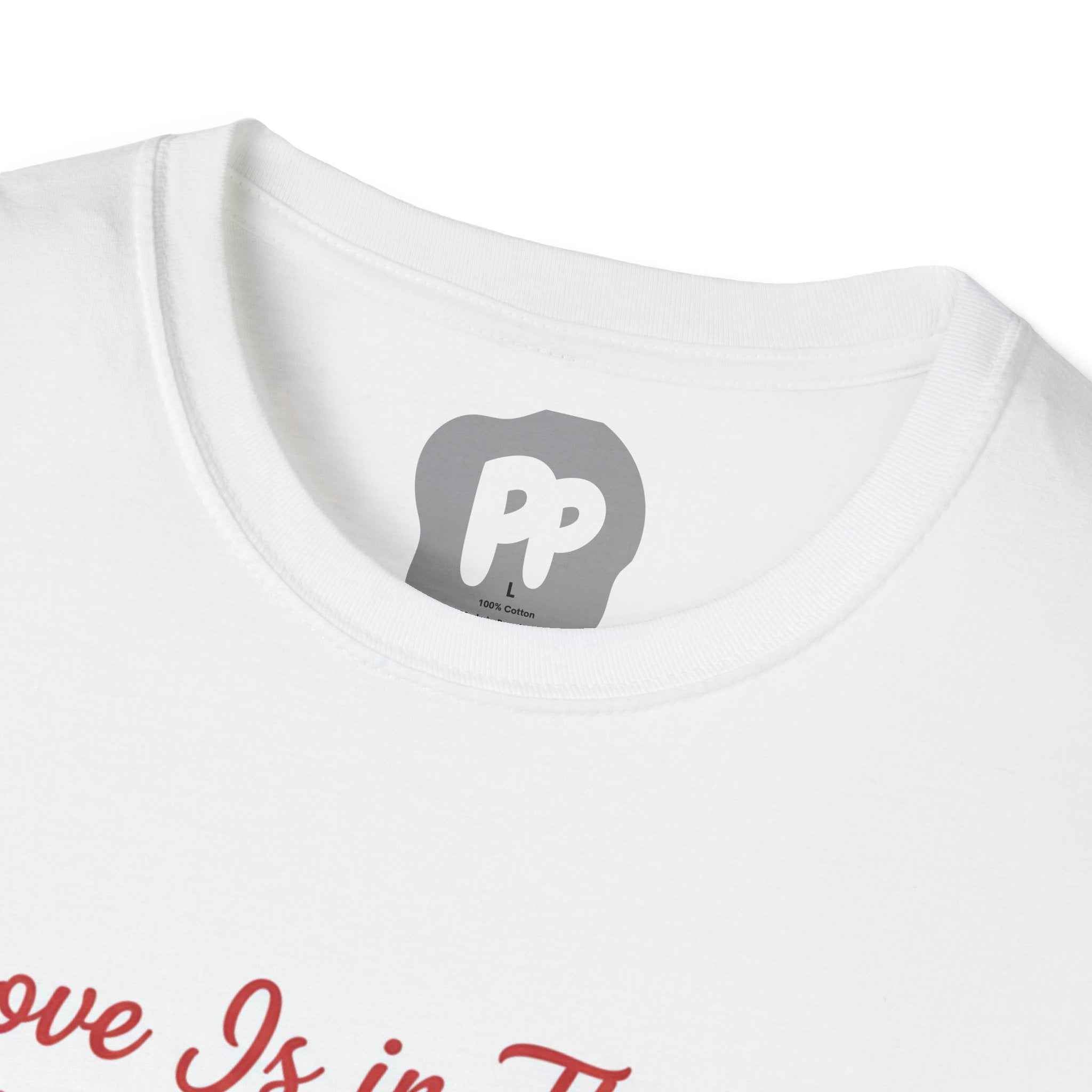 Love Is In The Air Fox And Rabbit Heart Wreath T-Shirt